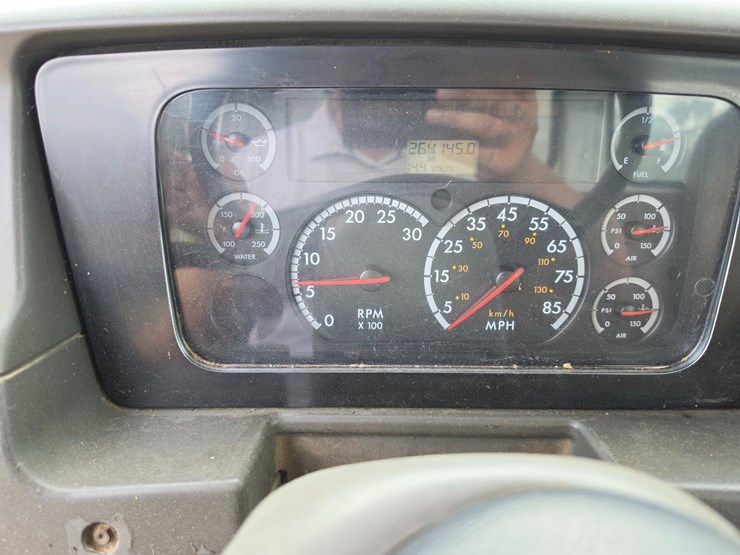2004-sterling-l7500-image-89