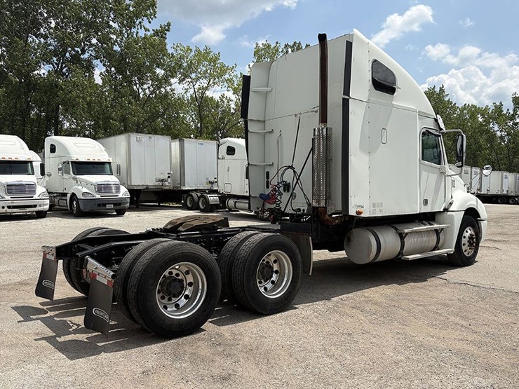 2013-freightliner-cl120-columbia-image-4