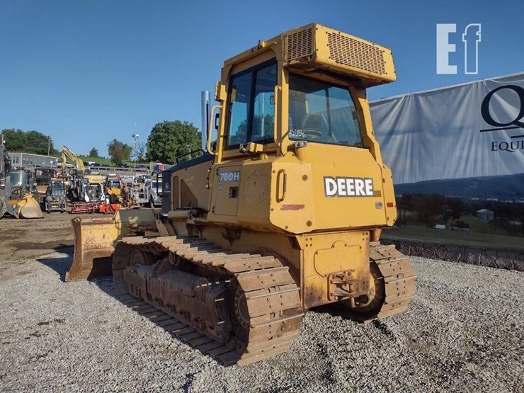 2002-deere-700h-lt-image-35
