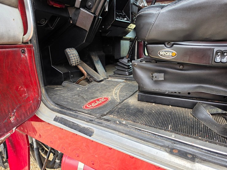 1996-peterbilt-379-image-54