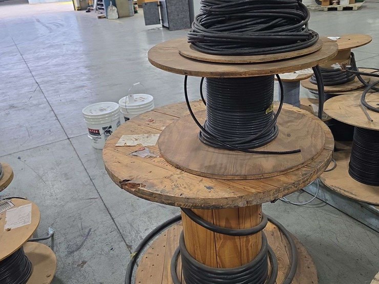 3-spools-of-wire,-nexans-c-ultrex-vn-600v-multi-conductor,-4-multi-core-electrical-power-cable-with-stranded-copper-wires-image-3
