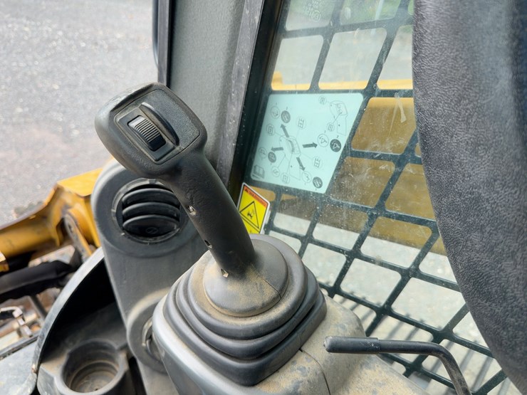 2018-caterpillar-289d-image-23