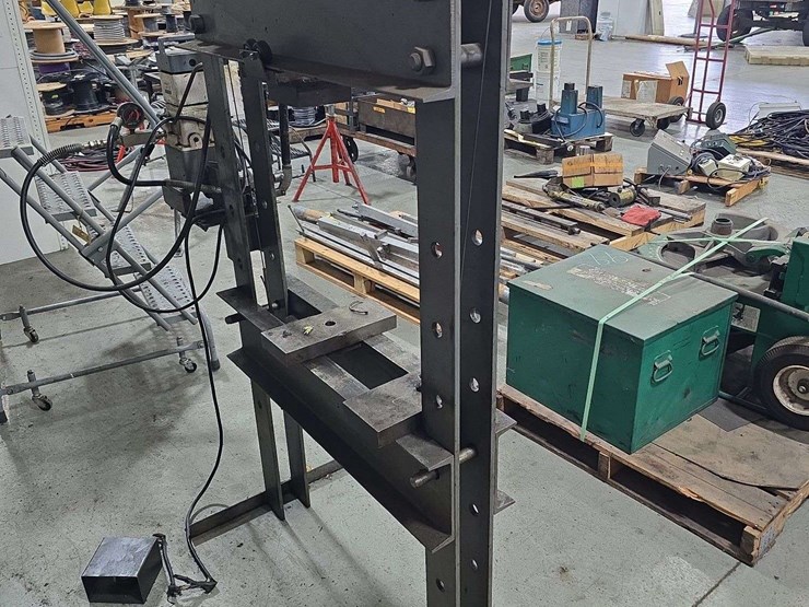 30-ton-electric-over-hyd-press-image-3