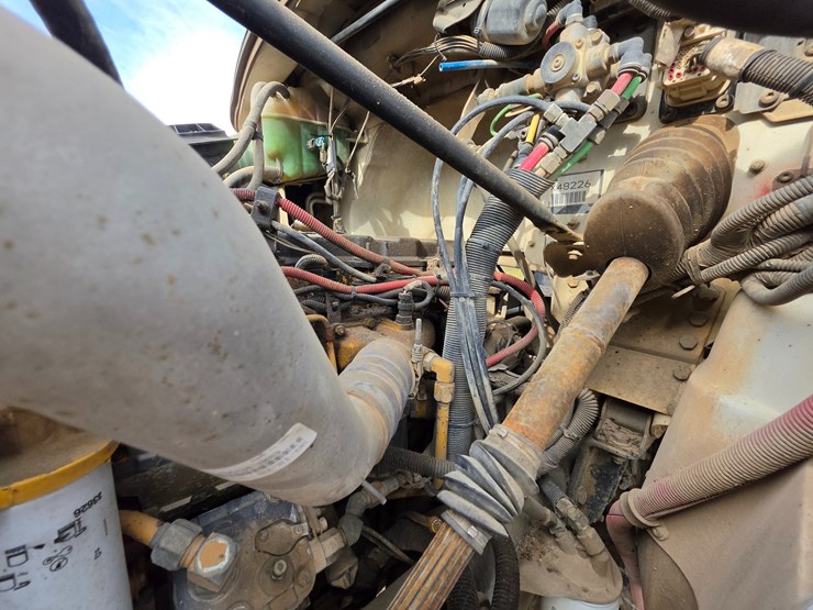 2007-freightliner-m2-106-image-57