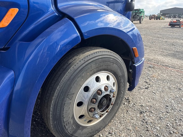 2019-peterbilt-579-image-24