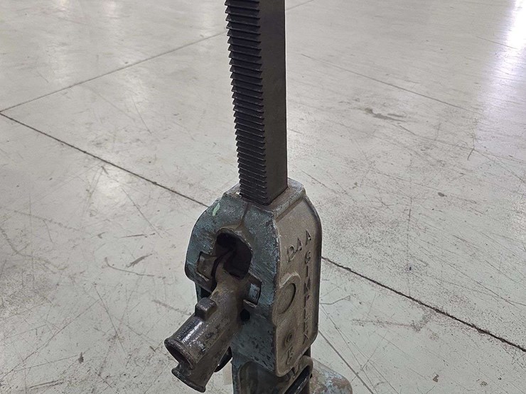 simplex-24-a-railroad-jack-image-3
