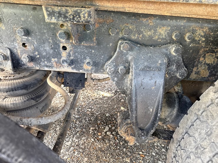 2010-kenworth-t800-image-16