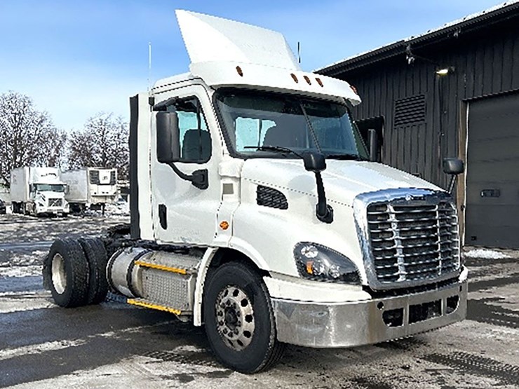 2017-freightliner-cascadia-113-image-1