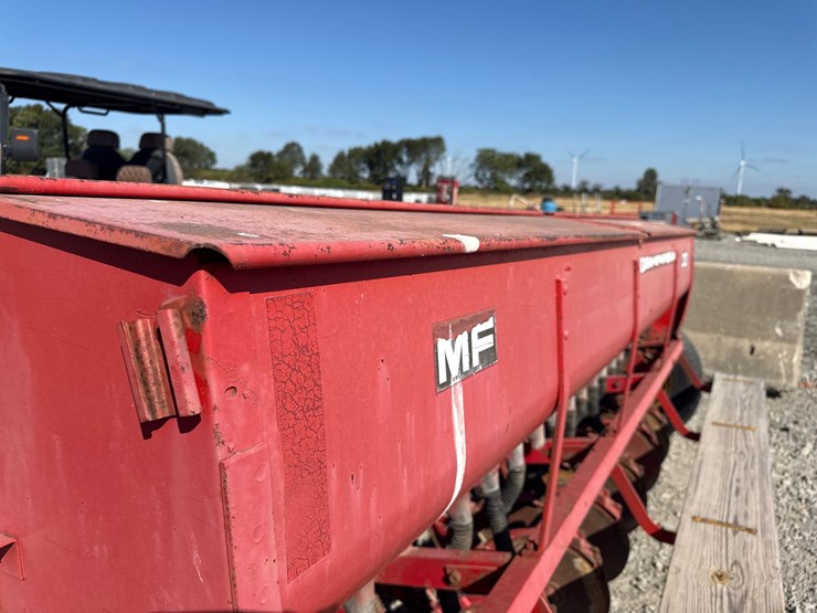 massey-ferguson-33-image-12