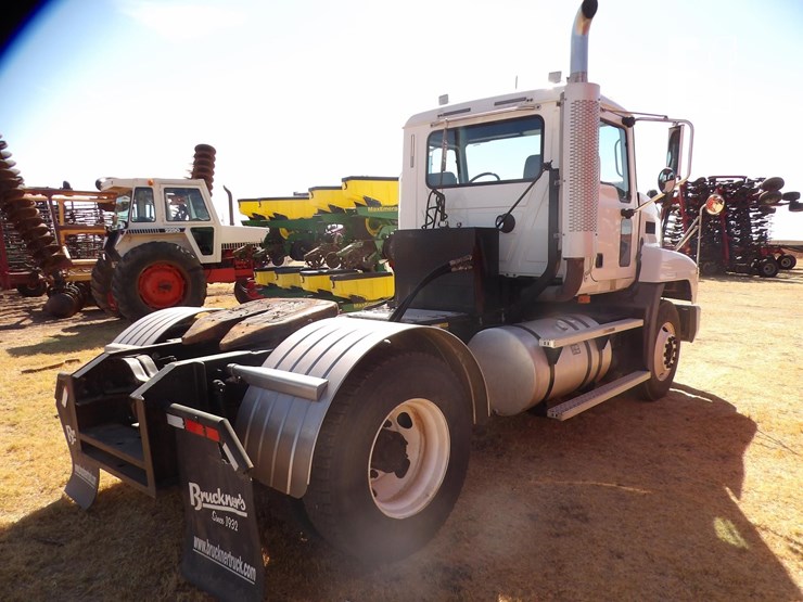 2003-mack-ch600-image-6