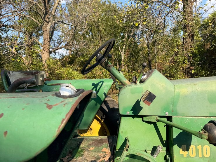 john-deere-4010-image-35
