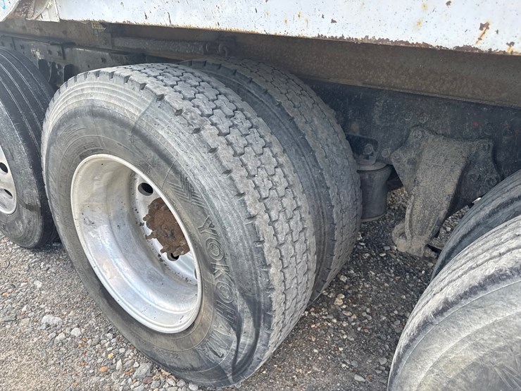 2010-kenworth-t800-image-13
