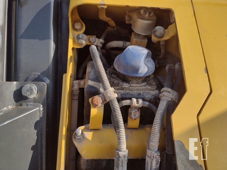 komatsu-d51pxi-24-image-23