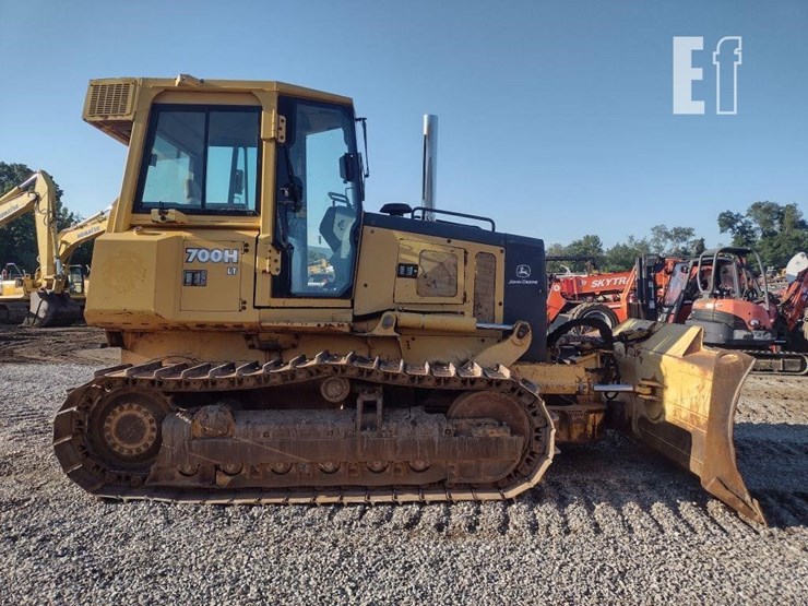 2002-deere-700h-lt-image-3