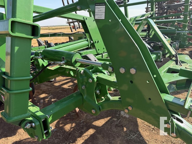 2023-john-deere-2430-image-10
