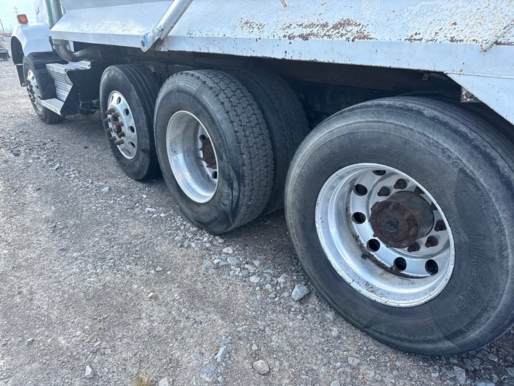2010-kenworth-t800-image-11