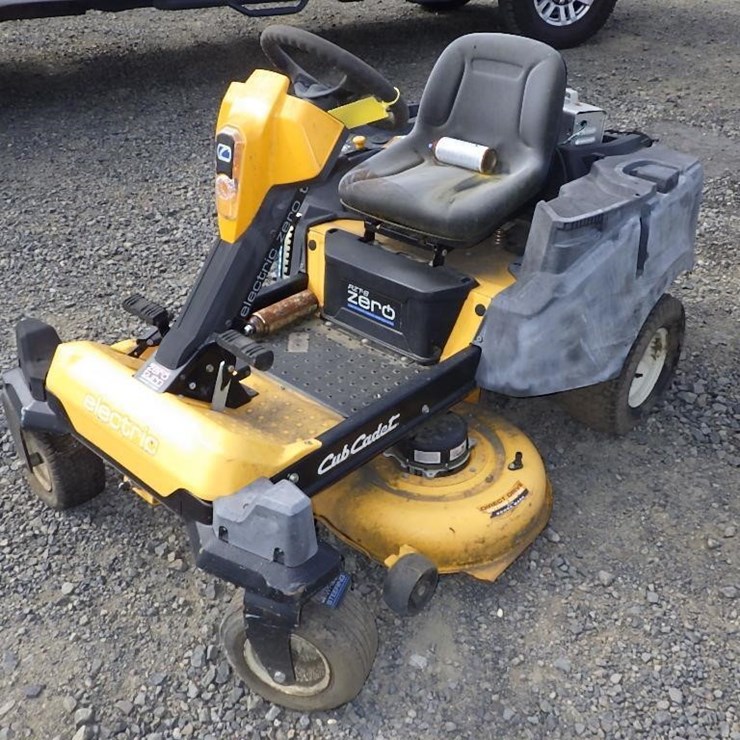 2014 CUB CADET RZTS42