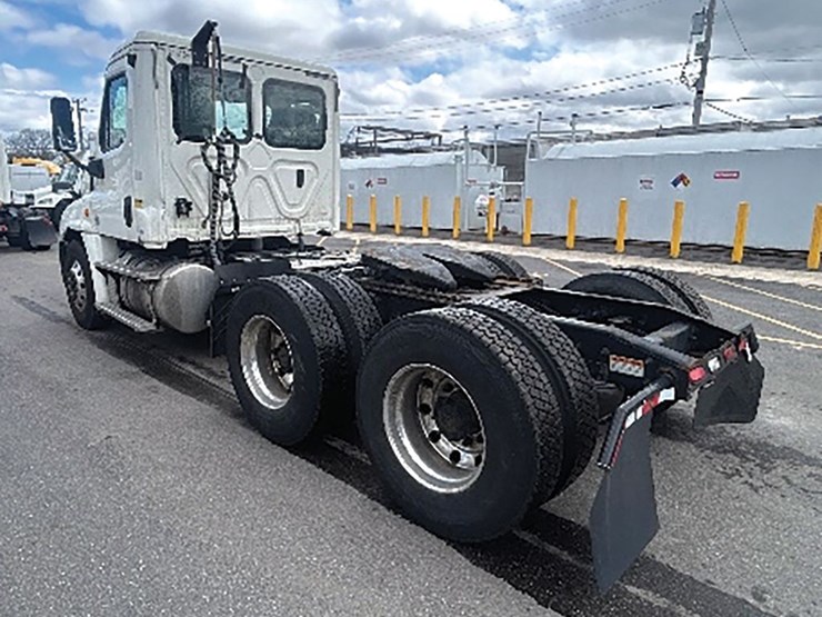 2019-freightliner-cascadia-125-image-2