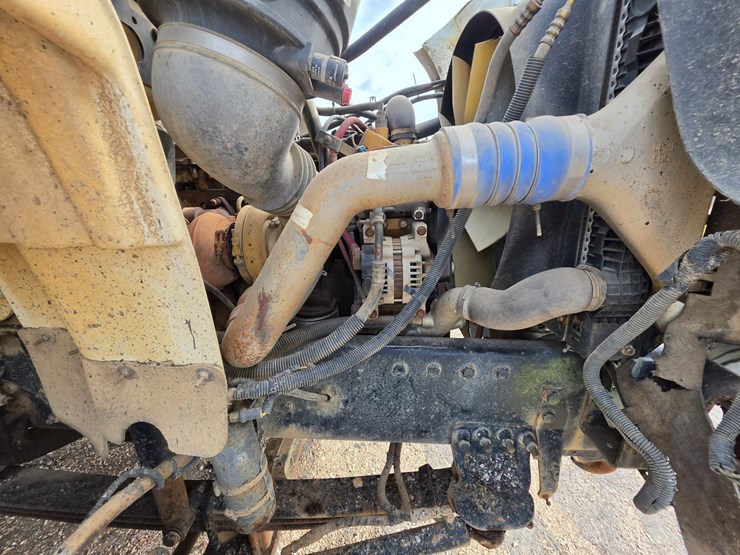 2007-freightliner-m2-106-image-67