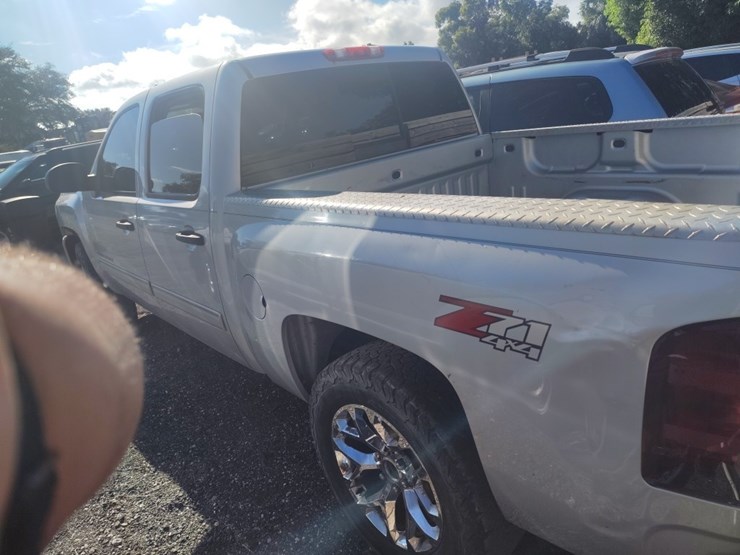 2011-chevrolet-silverado-1500-image-3