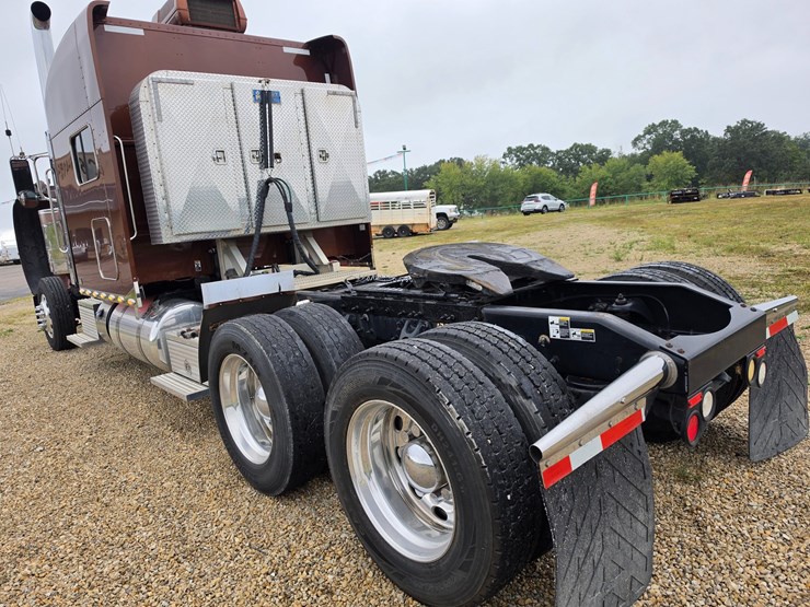 2018-peterbilt-389-image-85
