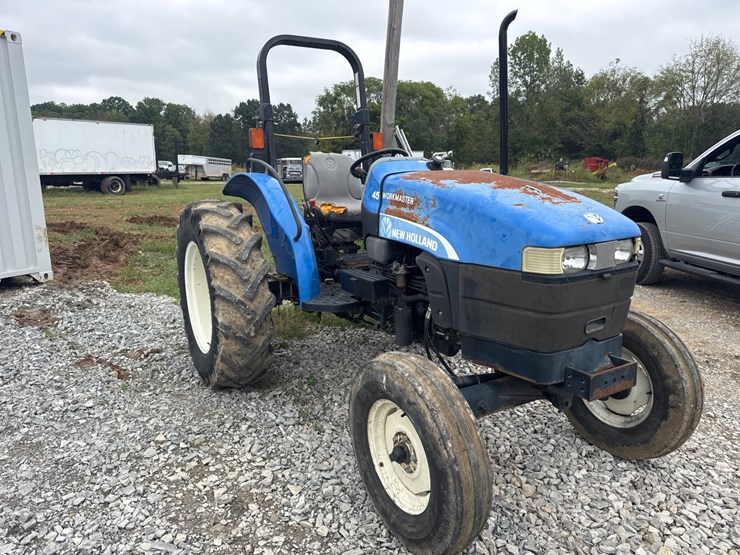 new-holland-workmaster-45-image-3