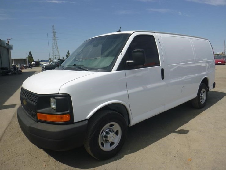 2015-chevrolet-express-2500-image-1