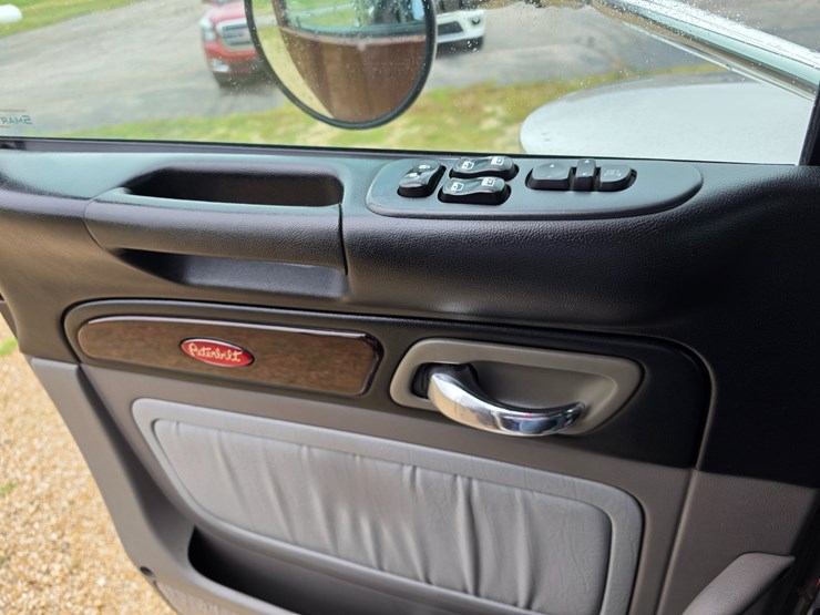 2018-peterbilt-389-image-78