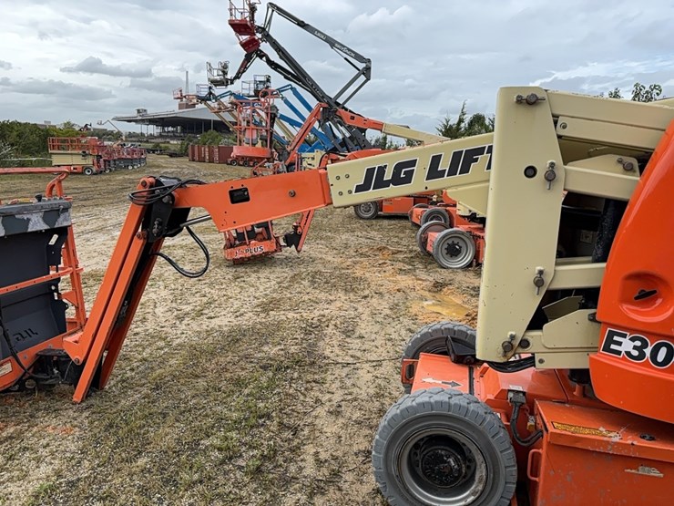 jlg-e300aj-image-5