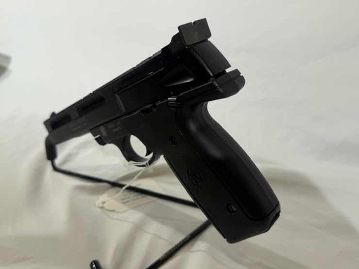 #16-•-smith-&-weson-22a-pistol-image-17