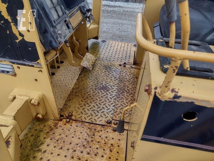 1995-caterpillar-d3c-xl-iii-image-12