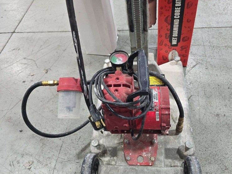 milwaukee-dymodrill-heavy-duty-diamond-core-concrete-drill-rig-motor,-drills-2-10'',-with-4-bits,-110-plug-in,-adjustable-height,-image-7