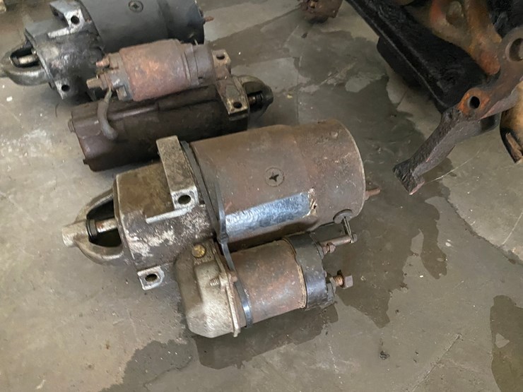 #17464-•-gm-4-speed-transmissions-and-other-parts-(arpin,-wi)-image-3