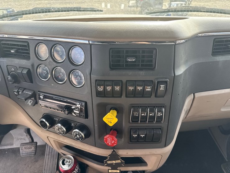 2019-peterbilt-579-image-51