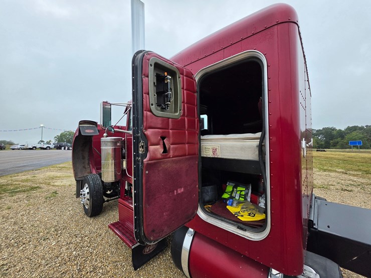 1996-peterbilt-379-image-79