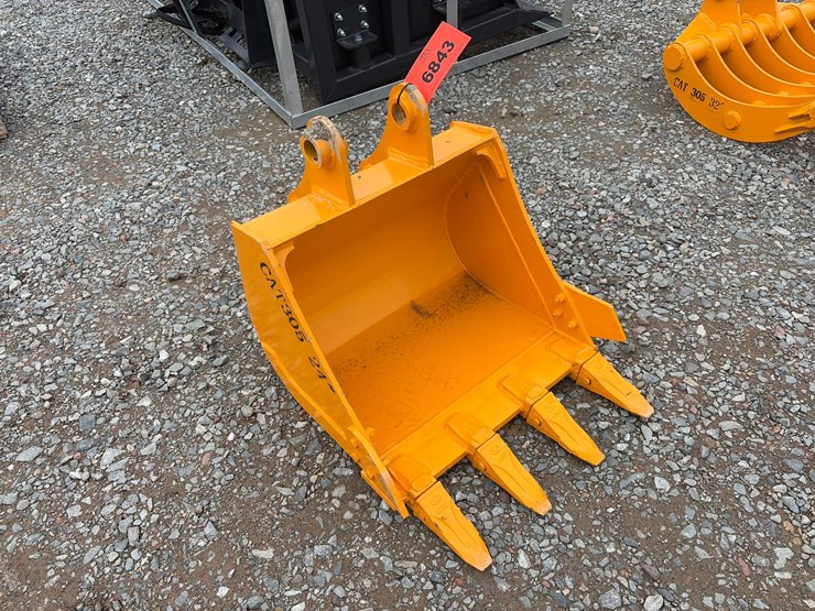 caterpillar-305-image-4