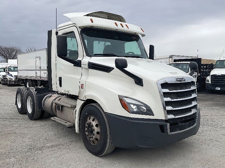 2018-freightliner-cascadia-126-image-1