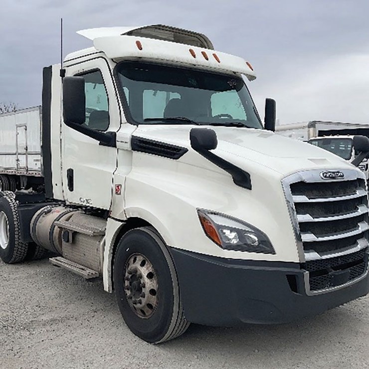 2018 FREIGHTLINER CASCADIA 126