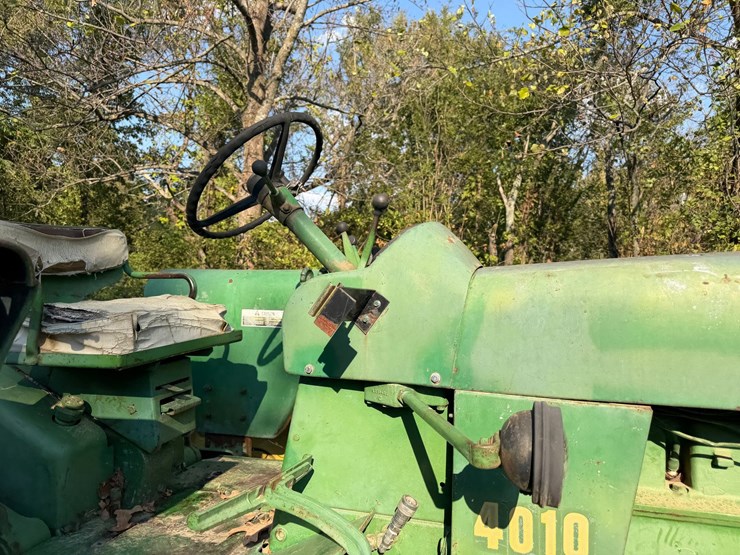 john-deere-4010-image-34