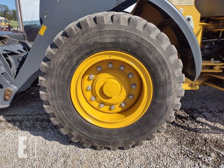 2019-deere-444k-image-16