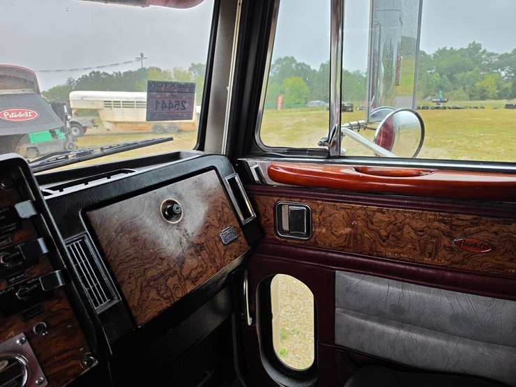 1996-peterbilt-379-image-56
