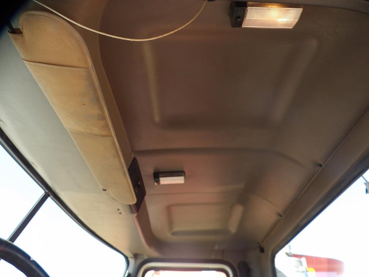 2003-mack-ch600-image-19