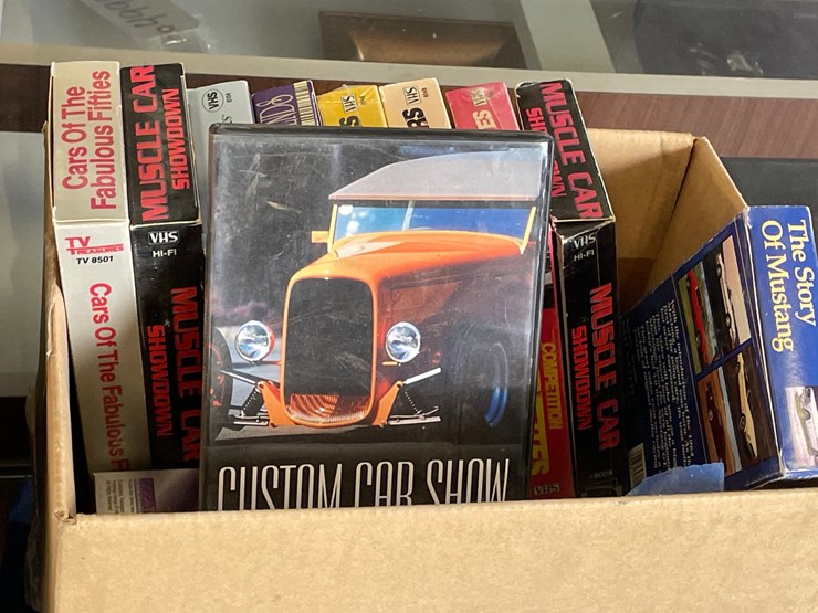 #1061-•-car,-textbooks,-shop-manuals-(on-site-in-las-cruces,-nm)-image-2