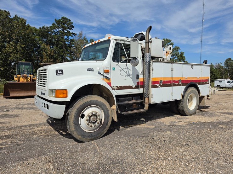 1996-international-4700-image-1