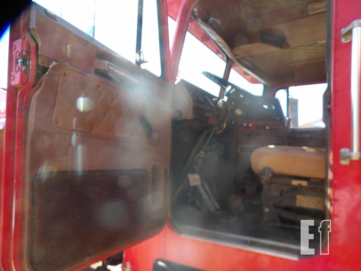 1984-freightliner-flc120-image-12