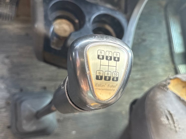 2010-kenworth-t800-image-38
