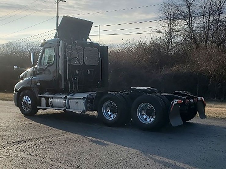 2020-freightliner-cascadia-125-image-2