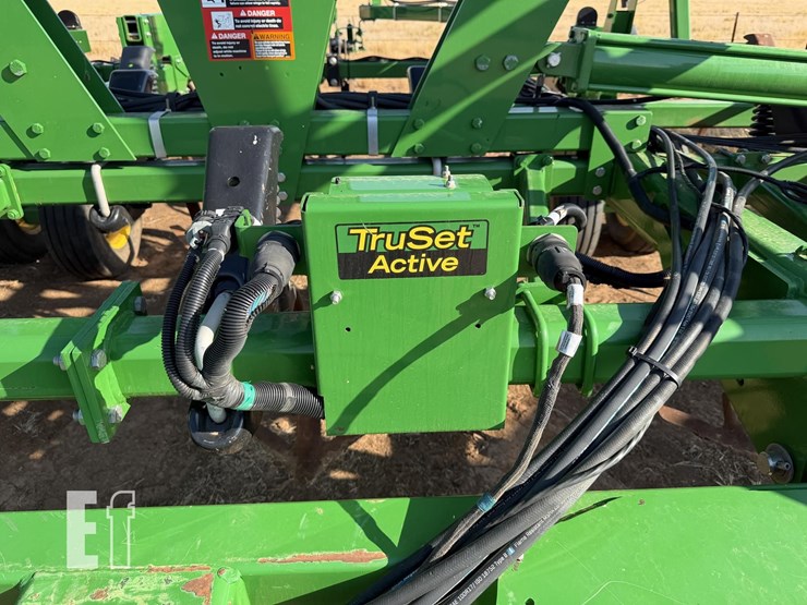 2023-john-deere-2430-image-29
