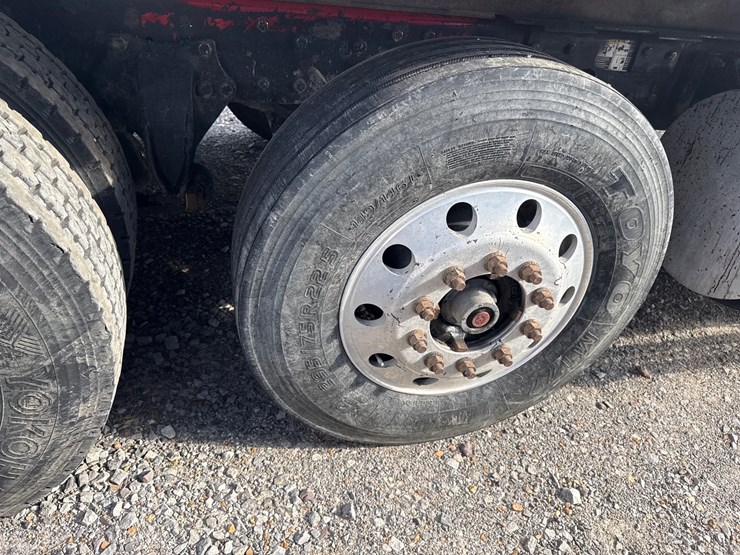 2010-kenworth-t800-image-28