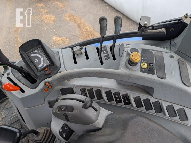 new-holland-t6070-plus-image-18